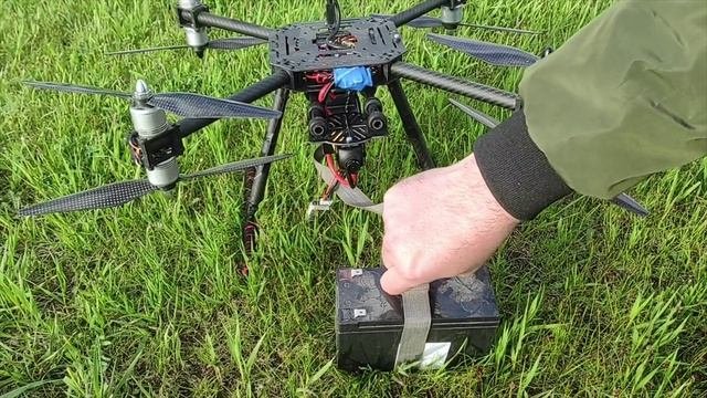 подъем груза 2 кг компактным грузовым соосным октокоптером.