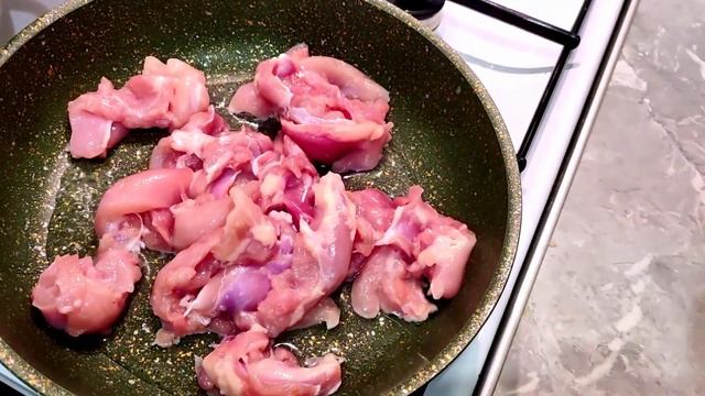 Сочные куриные бедрышки со шпинатом. Рецепт полезного ужина! смотреть онлайн