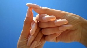 kreolla's long nails and sand on the beach ( КРАСИВЫЕ ЖЕНСКИЕ РУКИ С ДЛИННЫМИ НОГТЯМИ )