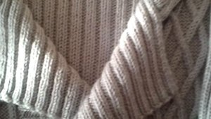 ВЯЗАНЫЙ ЖАКЕТ ДВУБОРТНЫЙ