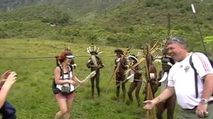 Танец с папуасами. Dancing with papuans.