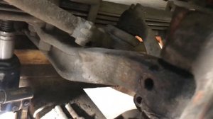 ЗИЛ-БЫЧОК 5301 | Замена шкворней, вытаскиваю целиком переднюю балку. Часть #1