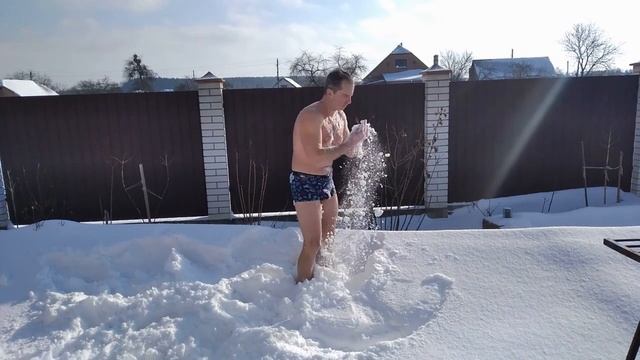 Купание в снегу / Swimming in the snow смотреть онлайн