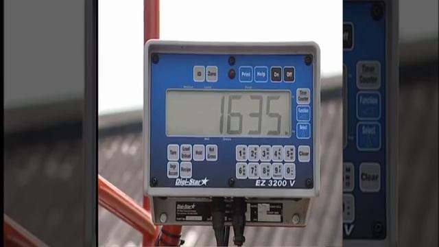 Работа вертикально смесителя-кормораздатчика Колнаг