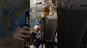 То не ветер ветку клонит на баяне