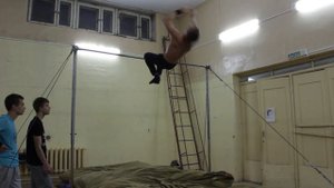 Халявный 720 на турнике │ Простая вариация 720