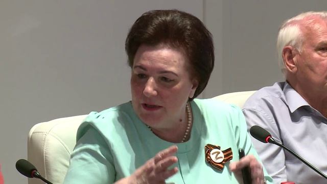 Правительство и общественная палата: период зарубежного давления