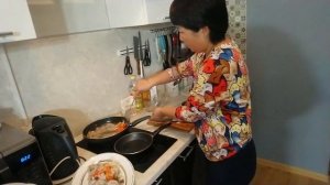 Китаянка готовит гобаожу - уроки китайской кухни.
