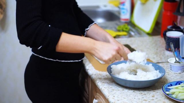 ГОТОВИМ РОЛЛЫ в ПЕРВЫЙ РАЗ. Это ФИАСКО смотреть онлайн