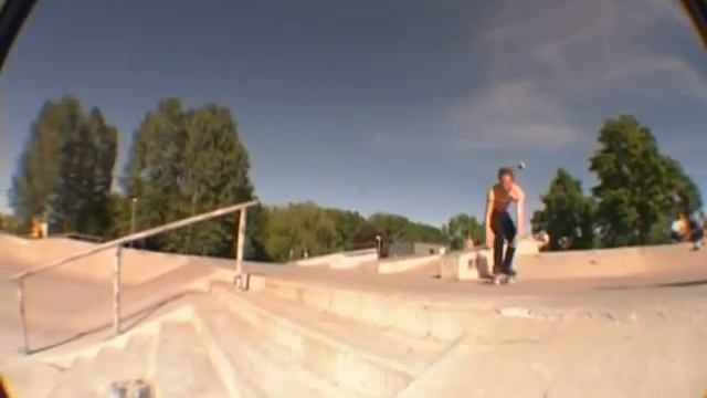 Martin, två trick i betongparken смотреть онлайн