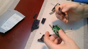 Замена дисплея брелка с помощью проволоки и зажигалки. Всего за 80 рублей как все сделать самому