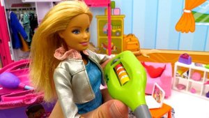 Маленькие куклы Барби заболели - Видео для девочек про приключения Барби