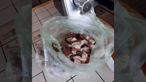 Готовим свиные сардельки дома. Часть 2 Шварценблок.