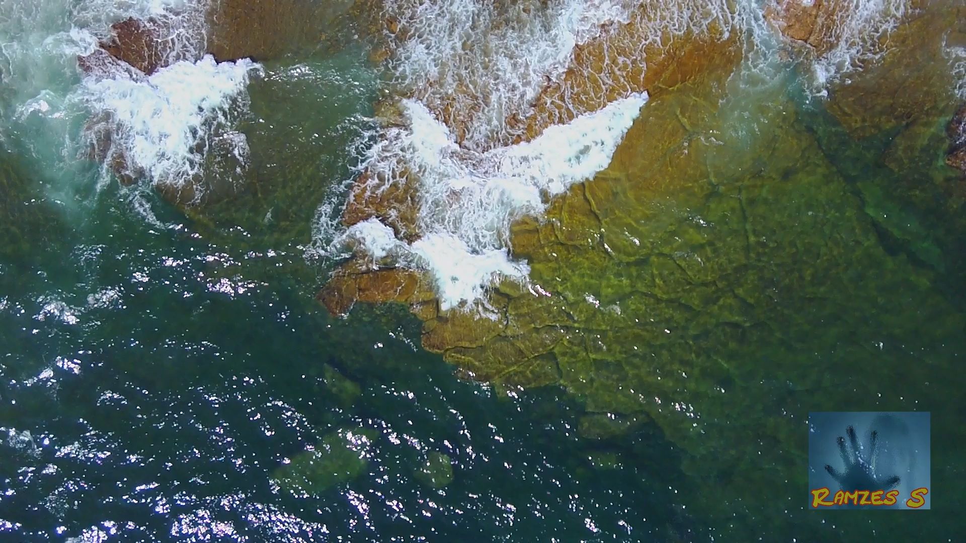 Владивосток 2020 - Необычайно зеленое море на о. Русский.mp4