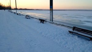 Холодный пейзаж ДНЕПРА с левого берега Каменское