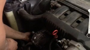 Рабочие будни MyBmw. Замена генератора Bmw e34 m50