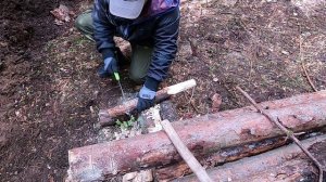 Стройка лесной хижины.Начинаю делать первую стену.