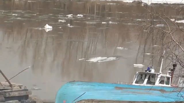 Омск Ледоход на Иртыше 14-15.04.2012. смотреть онлайн