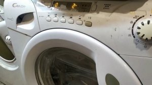 Не блокируется люк стиральной машины.
