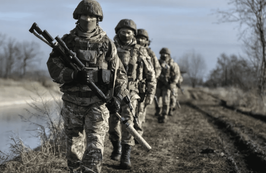 Российские бойцы захватили семнадцать опорных пунктов ВСУ под Кременной