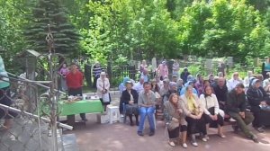 Песня "Царица Небесная" из муз.авторского альбома "Источник Жизни" исполняет Елена Высоцкая.
