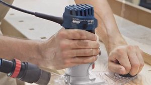 Ручной фрезер по дереву BOSCH GKF 600