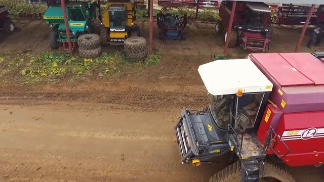 Гусеничный ход Poluzzi Отзыв о работе на комбайне. Poluzzi Ultron на комбайне Палессе КЗС-1218 смотреть онлайн