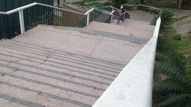 Вверх по лестнице на велосипеде смотреть онлайн