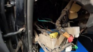 Не работает звуковой сигнал Тойота Прадо 120.Где Реле и предохранитель?