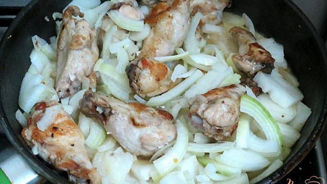Куриные крылышки в сметанно- чесночном соусе