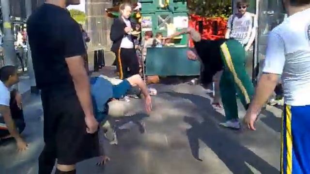 Edinburgh Senzala Capoeira Street Demo 30th April 2011, Part 5 смотреть онлайн