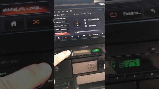 Обзор автомагнитолы Cyclone MP-7101A с выдвижным экраном смотреть онлайн