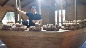 Медовый двор.  Абхазия. Рассказ о мёде и продуктах пчеловодства.