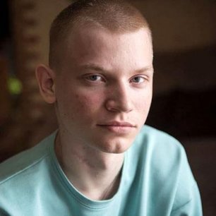 Сережа Дятченков, 17 лет, последствия перелома шейного позвонка. На реабилитацию требуется 1 457 607
