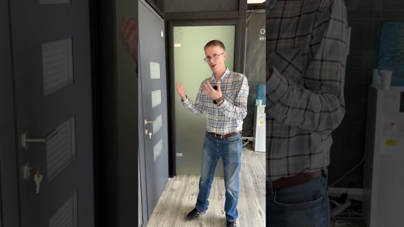 На выставке Open Village . Стенд компании Экоокна. Современный формат алюминиевой двери для дома.