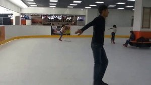 Figure skating on synthetic ice. Синтетический лед.