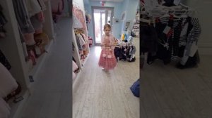 Блог. Готовлюсь к показу детской моды. Примерка платьев в магазине Маленькая Леди.