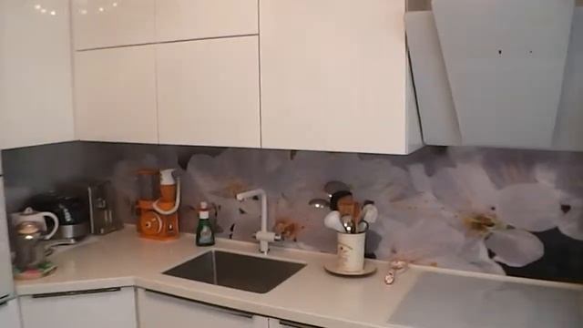 Белая глянцевая кухня, Пулковское шоссе, 2015 год смотреть онлайн