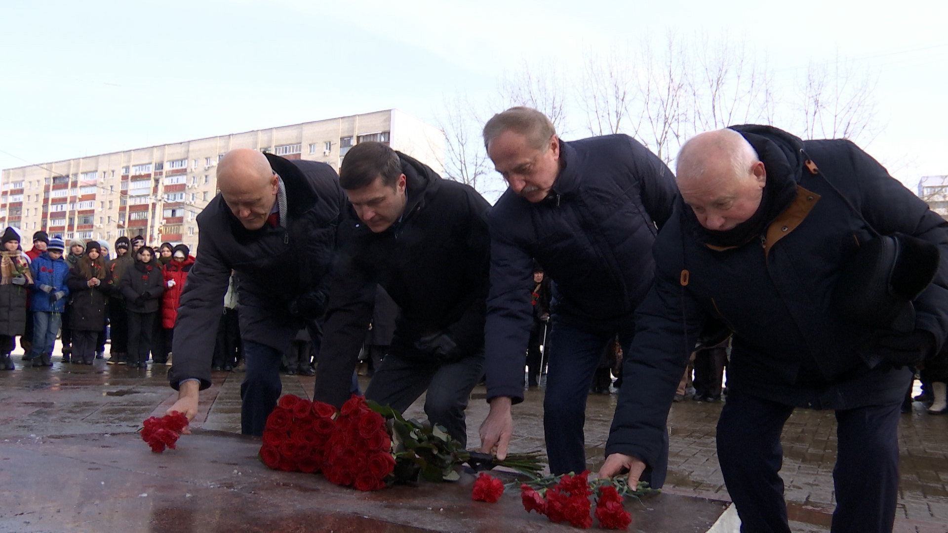Возложение цветов в память о погибших воинах-интернационалистах