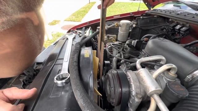 1997. Chevy Blazer 4.3 L fan clutch removal. смотреть онлайн