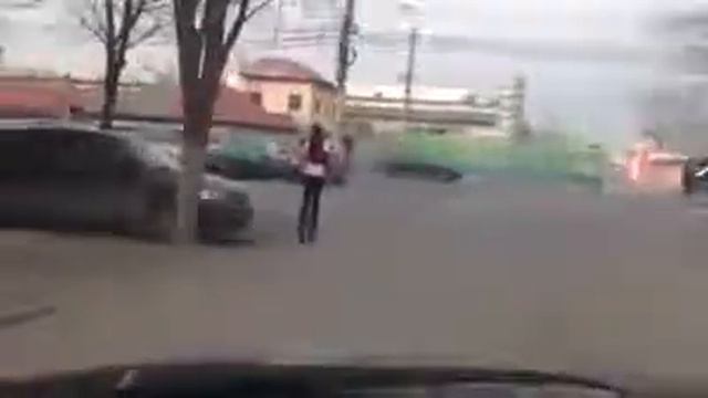 Девушки не одевайте такие каблуки, если не умеете на них ходить смотреть онлайн