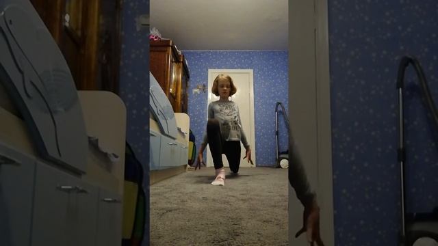 Упражнения для хорошего и качественного продольного шпагата. смотреть онлайн