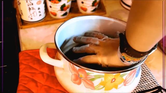 100 СЛОЁВ ВОСКА НА РУКАХ! ЧЕЛЛЕНДЖ!\\100 LAYERS OF WAX смотреть онлайн