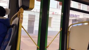 Вонючий бомж в автобусе на заднем сидении (вконце видео)