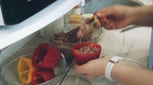 Фаршированный перец в микроволновке быстро и вкусно.