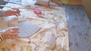 Делаем тарелку в форме листа из глины