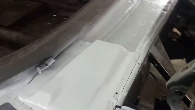 Ремонт желоба водостока ГАЗ 24,1983 года выпуска. Ремонт и реставрация ГАЗ 24 смотреть онлайн