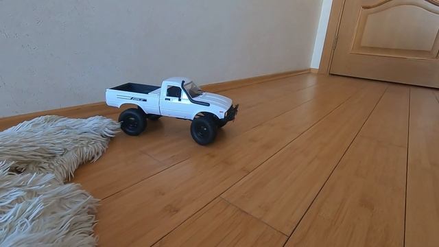 WPL C24-1 тест ОЧЕНЬ бюджетного Toyota HILUX | Красивый кузов и только?!