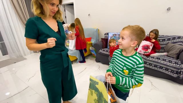 REVELIONUL 2021 🎆 împreună cu Alexunea TV & Ariana, Cristina Sergiu Portnoi, Sofia Show & Like Sara смотреть онлайн