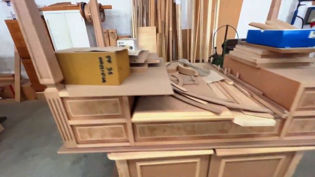 Как вручную производят качественную итальянскую мебель.
